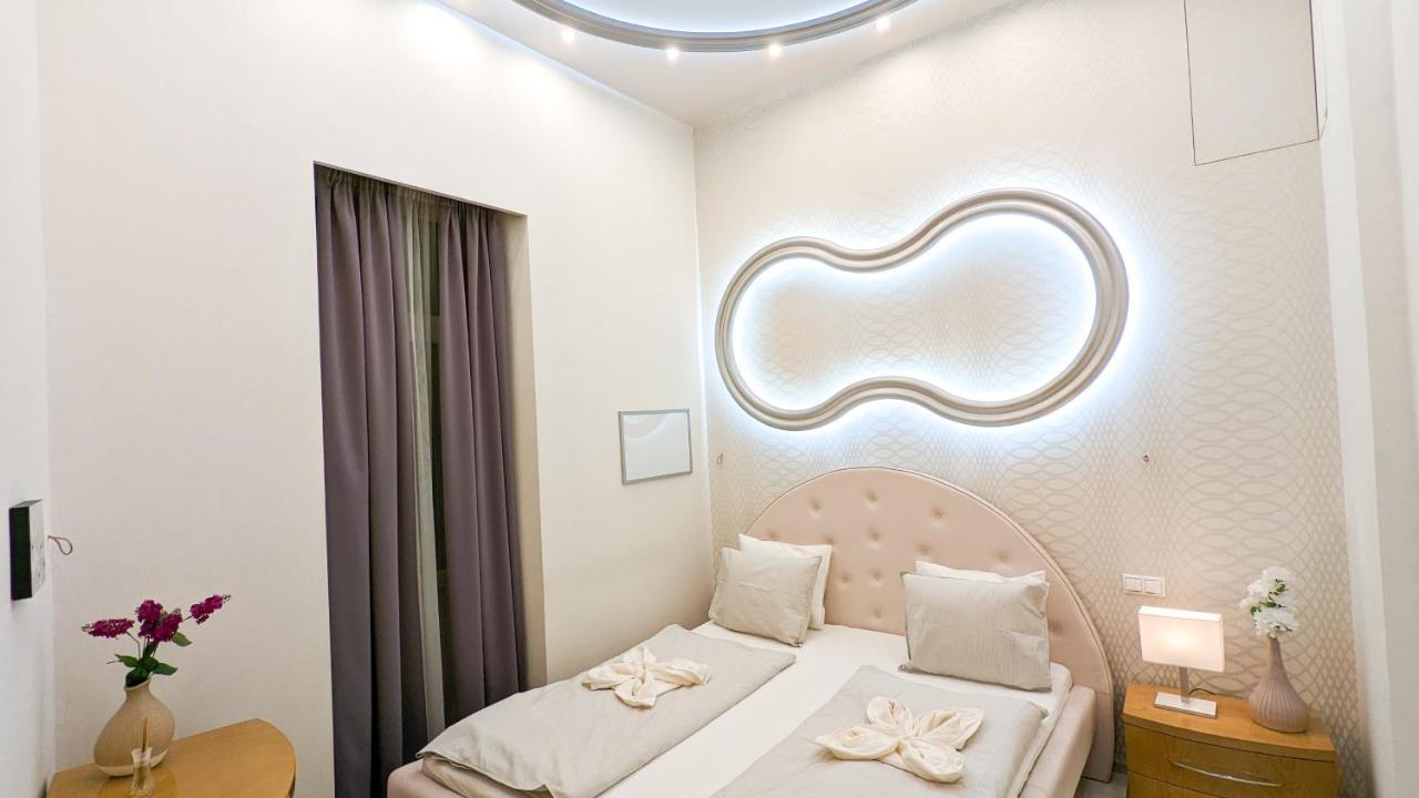 Prime Downtown Luxury Condo, Private Spa, Cinema, Patio Apartament