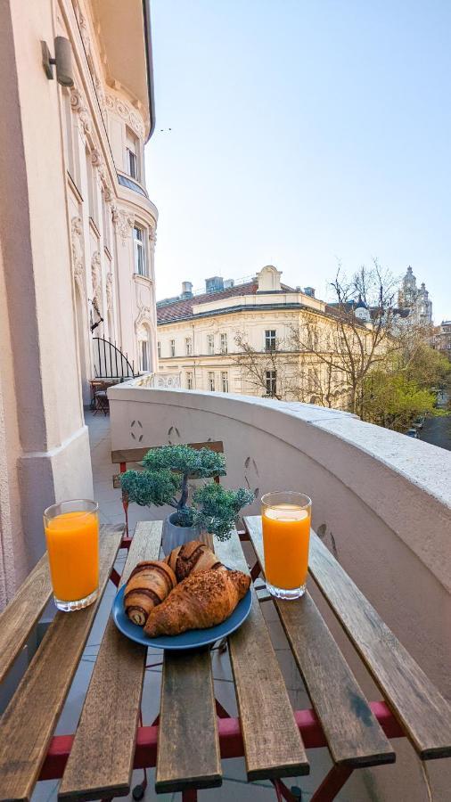 Prime Downtown Luxury Condo, Private Spa, Cinema, Patio Apartament *