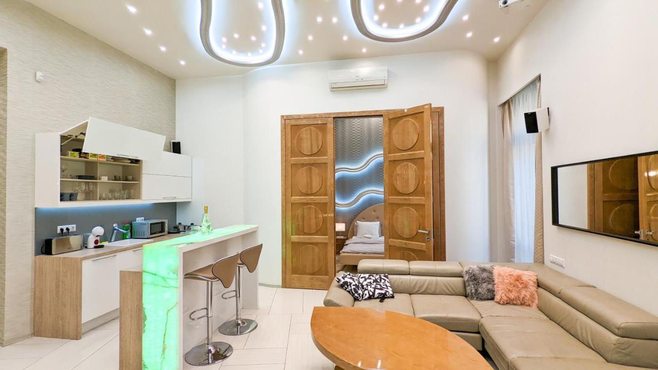Prime Downtown Luxury Condo, Private Spa, Cinema, Patio Apartament Budapesta