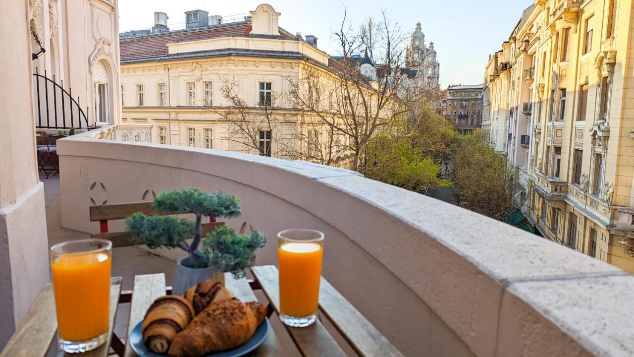 Downtown Designer Apt W Private Spa, Cinema, Balcony, Prime District V Apartment Budapest