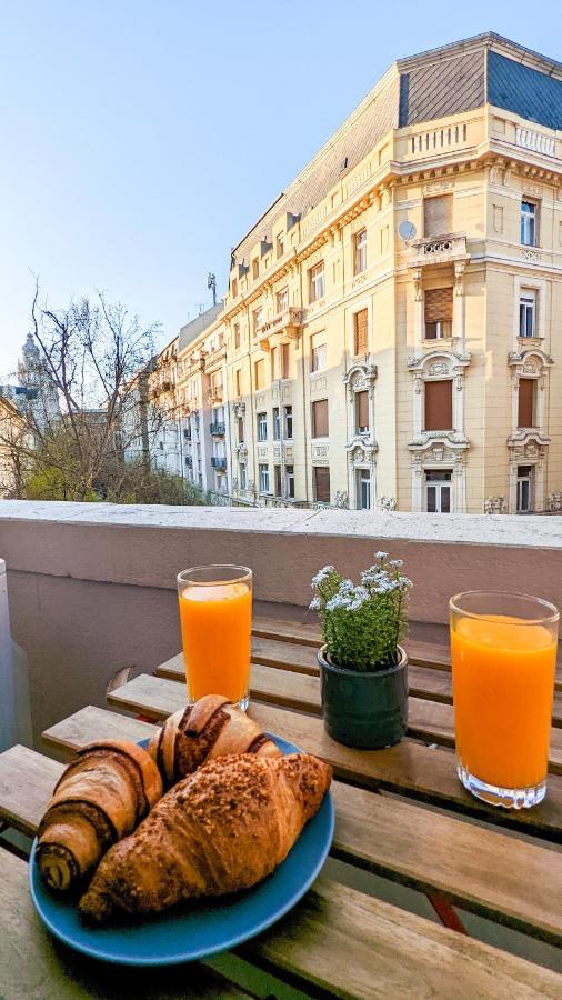 Prime Downtown Luxury Condo, Private Spa, Cinema, Patio * Budapeszt