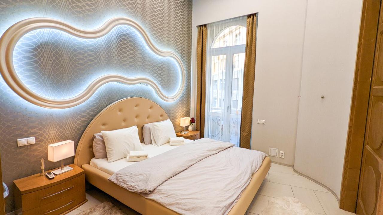 Prime Downtown Luxury Condo, Private Spa, Cinema, Patio Budapeszt